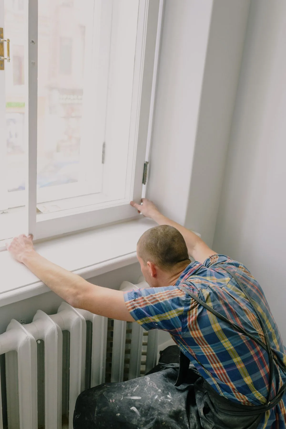 A tradesperson at work inside a customer's home